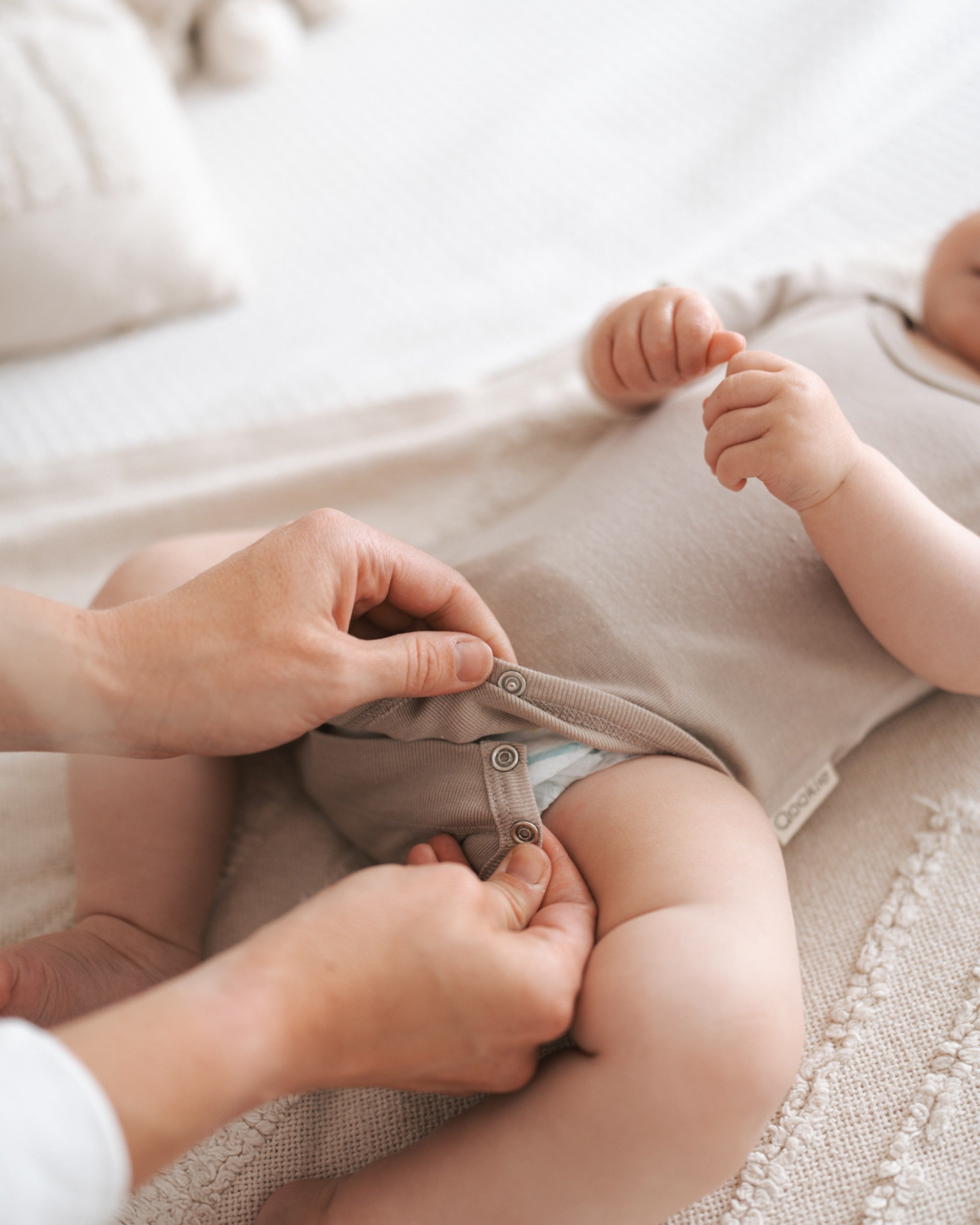 Body a maniche corte per neonato in lana e seta - Argilla