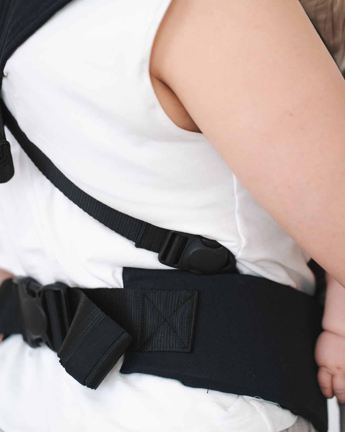Qookie Vario - Full Buckle Baby Carrier - Black