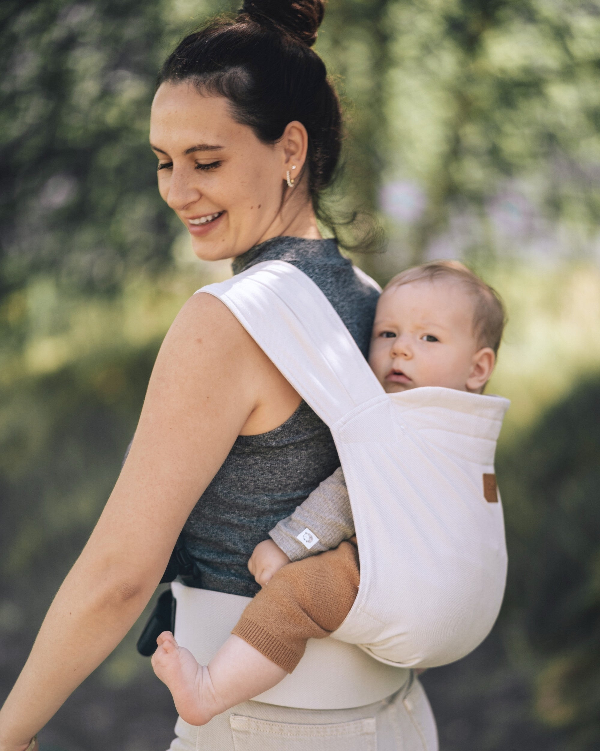 Qookie Vario - Full Buckle Baby Carrier - Ruby